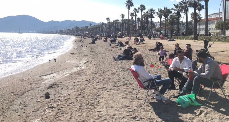 Muğla’da şubat ayında deniz keyfi: Güneşi görenler sahile koştu