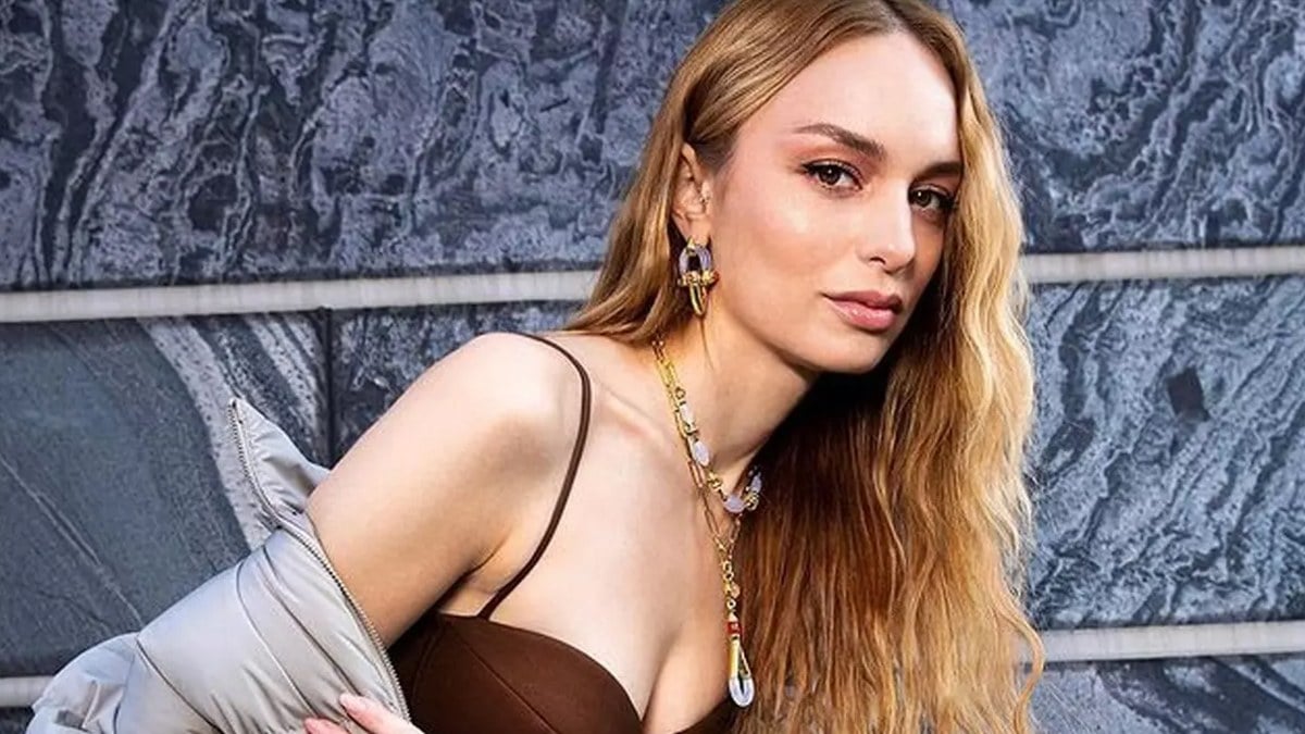 Nilperi Şahinkaya beline kadar açtı, ortalık yıkıldı “Şov yapmış yine”