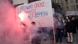 Öğrenci ve eğitimciler, Yunanistan’da özel üniversite açılmasını protesto etti