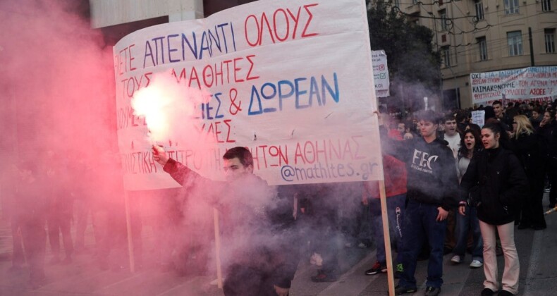 Öğrenci ve eğitimciler, Yunanistan’da özel üniversite açılmasını protesto etti