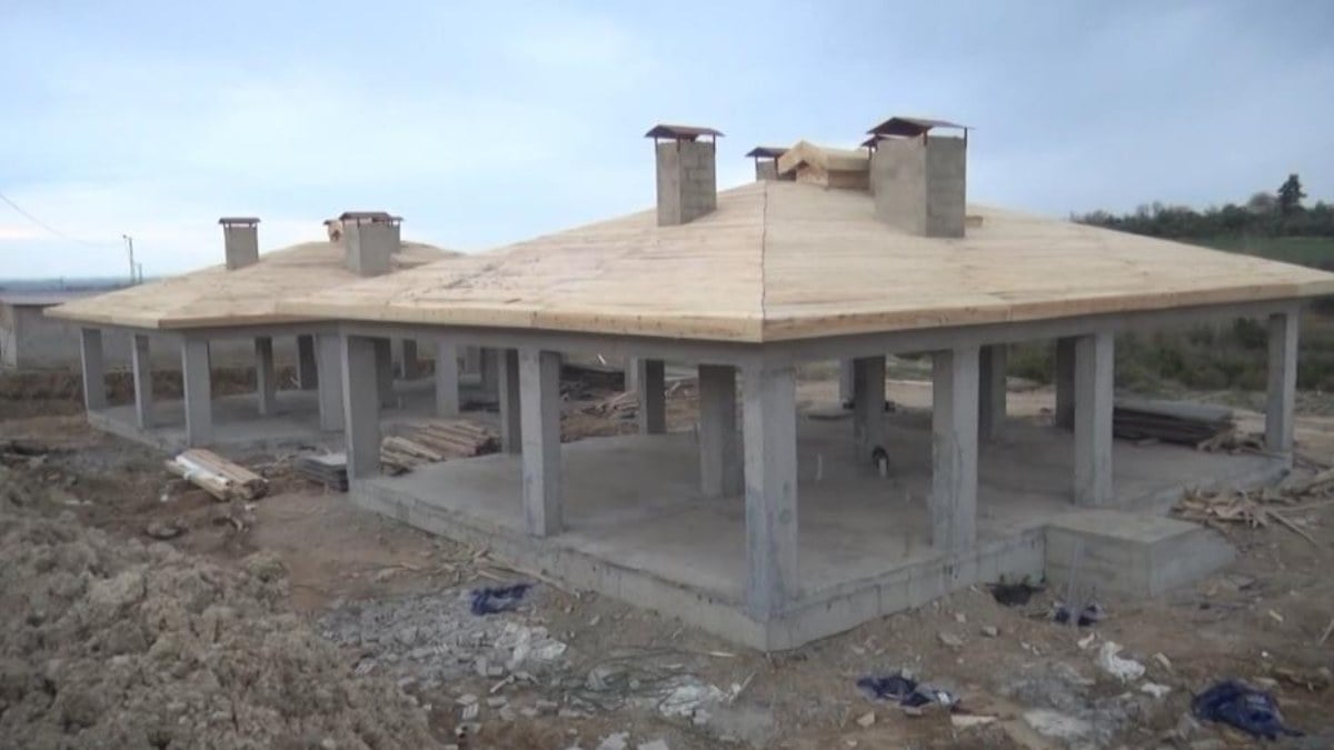 Osmaniye’de köy evleri yükselmeye devam ediyor