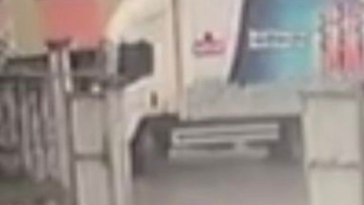 Sakarya’da geri manevra yapan kamyonetin altında kalan kadın, yaşamını yitirdi