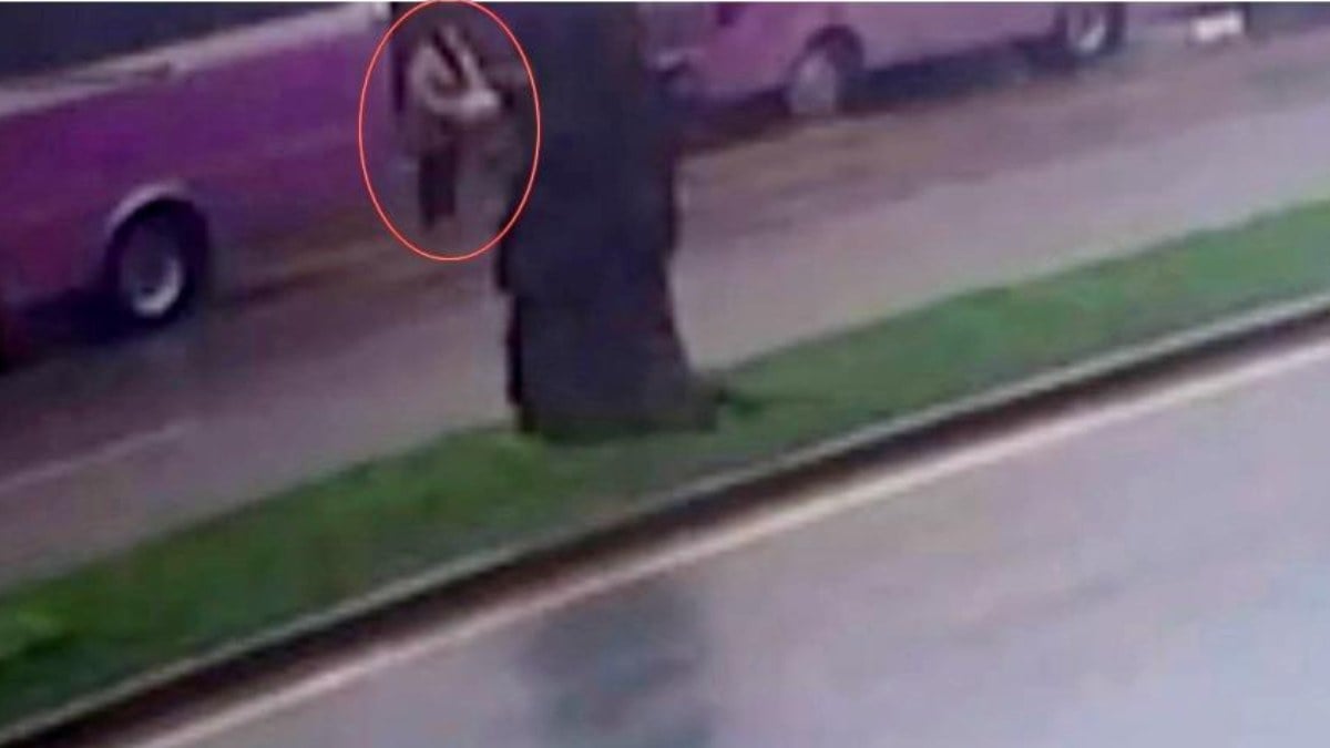 Sakarya’da otobüsün kadının kadının üzerinden geçtiği anlar kamerada