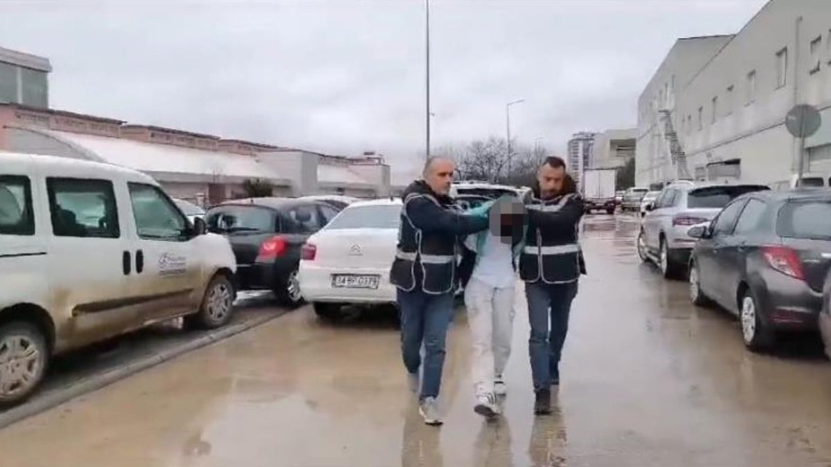 Samsun’da kendisini polis ve savcı olarak tanıtıp yaşlı kadını dolandırdı