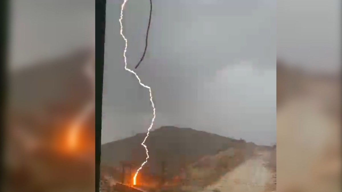 Şanlıurfa’da yıldırım düşme anı! Kaydedildi