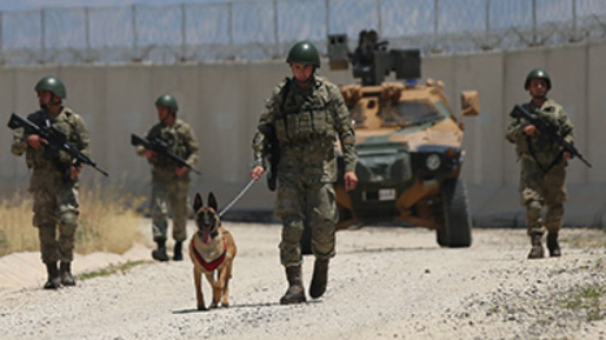 Sınırı yasa dışı yollarla geçmeye çalışan 2’si terörist 7 kişi yakalandı