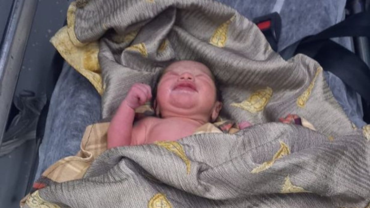 Şırnak’ta cami avlusuna bırakıldı… Talihsiz bebek yaşam savaşı veriyor