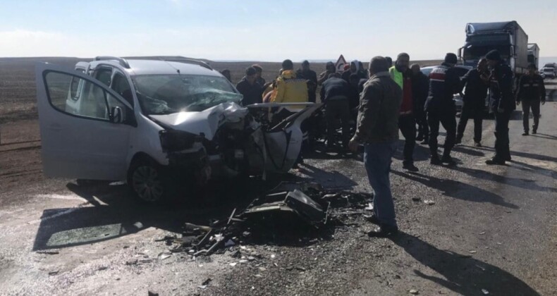 Sivas’ta otomobiller kafa kafaya çarpıştılar: 1 ölü, 1 ağır yaralı