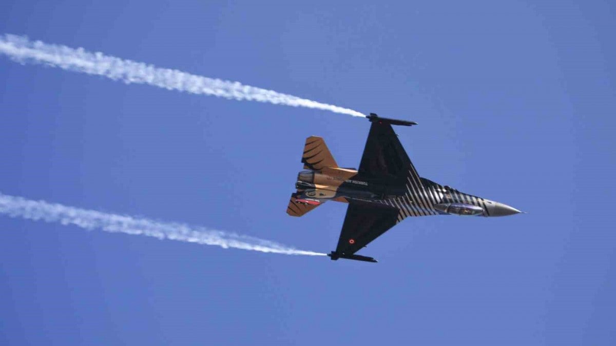 SOLOTÜRK Erzincan’ın işgalden kurtuluşunun yıl dönümünde semaya yükseldi