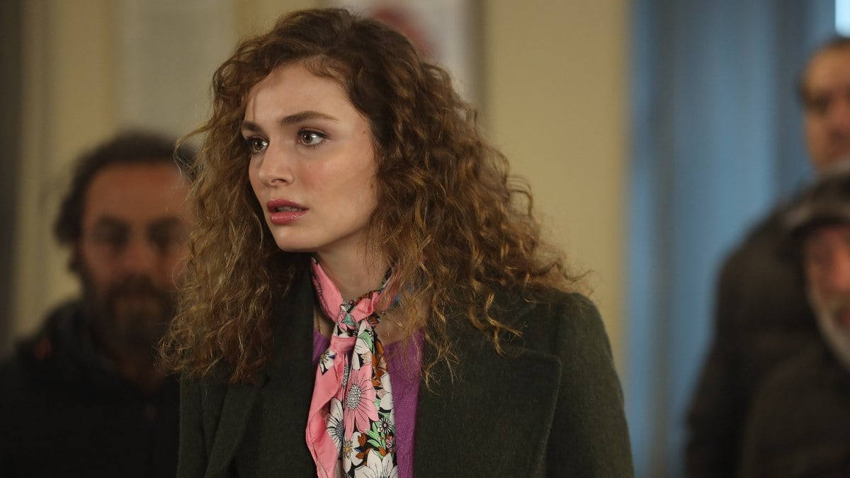 Taş Kağıt Makas’ın Alev’i sosyal medyada yaktı geçti! “Ayaklarına kurşun döktür”