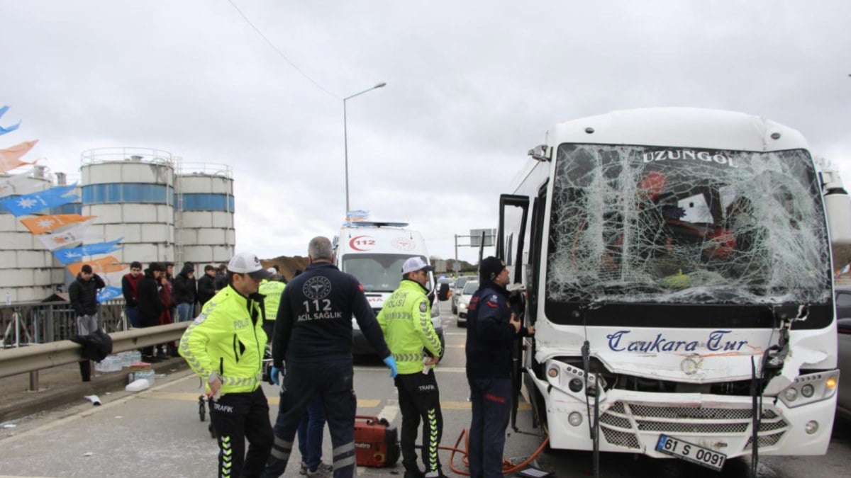 Trabzon’da midibüs tıra arkadan çarptı: 6 yaralı