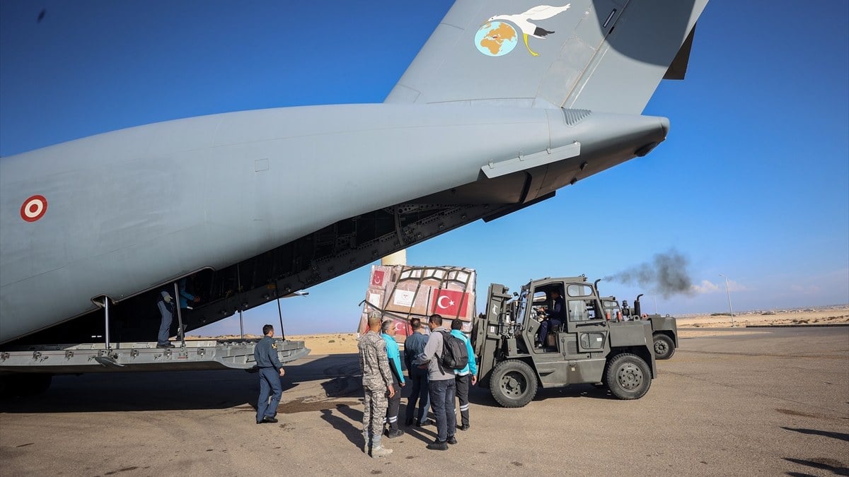 Türkiye’den Gazze’ye tıbbi malzeme götüren askeri uçak Mısır’a ulaştı