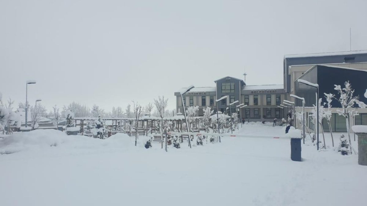 Van’da 132 yerleşim yerinin yolu ulaşıma kapandı