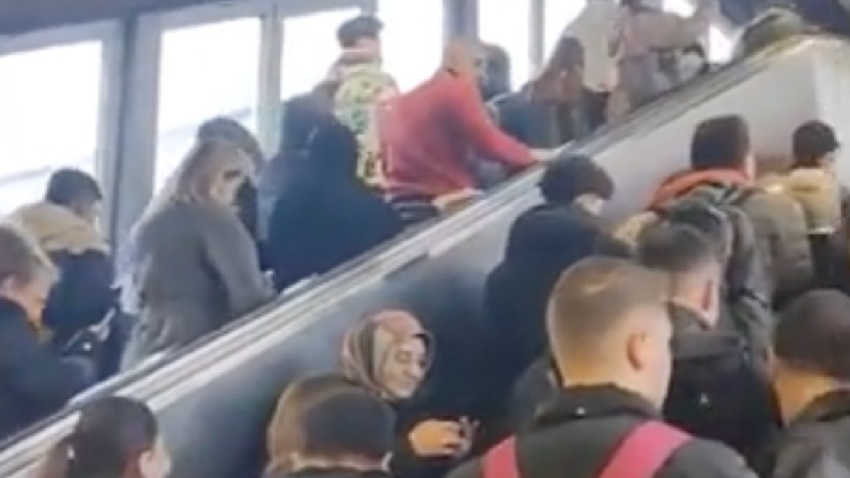 Vatandaşların İmamoğlu’na isyanı: Yürüyen merdivenler ters yöne ilerledi