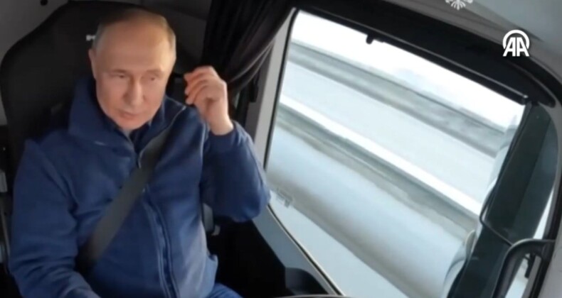 Vladimir Putin, kamyon sürdü