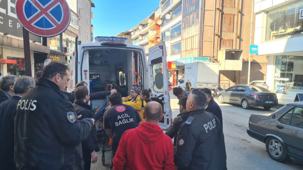 Zonguldak’ta tartıştığı husumetlisin sokak ortasında bıçakladı