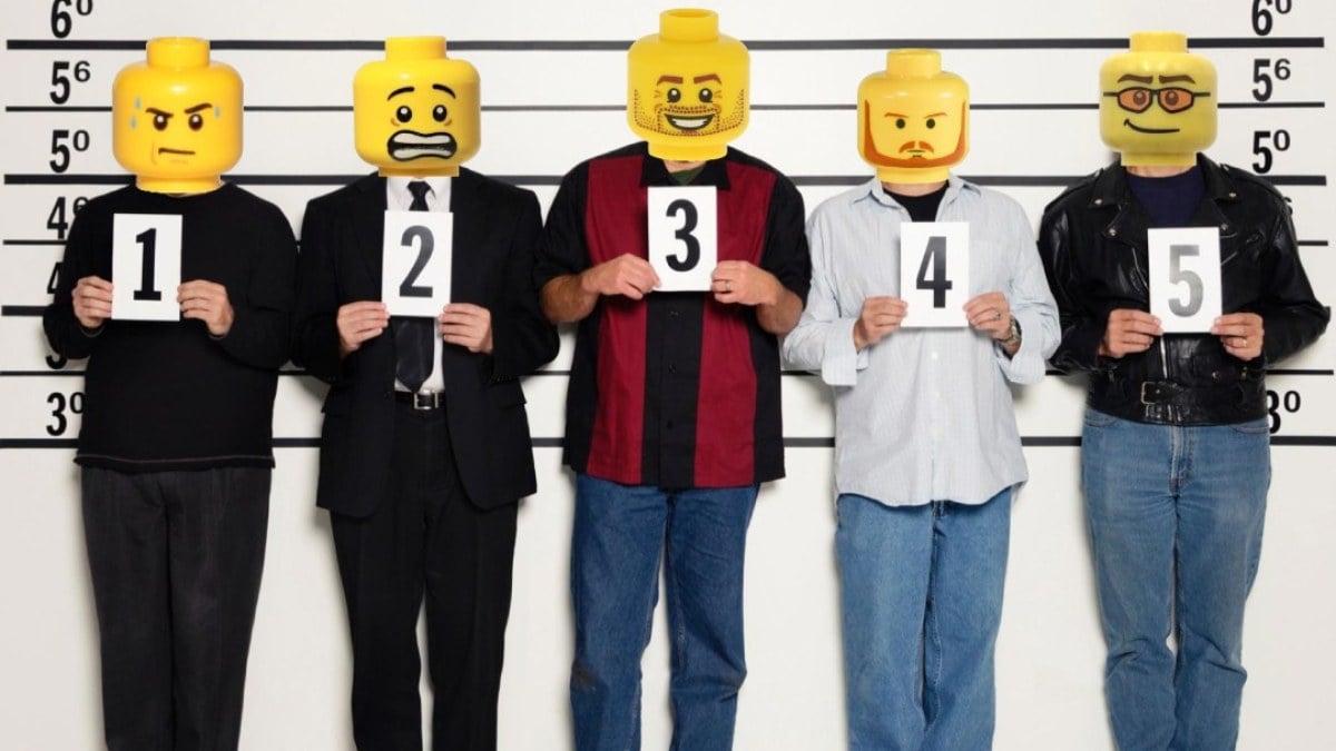 ABD’de yasal kısıtlama sonrası gözaltına alınan şüphelilere oyuncak kafalı montaj yapıldı