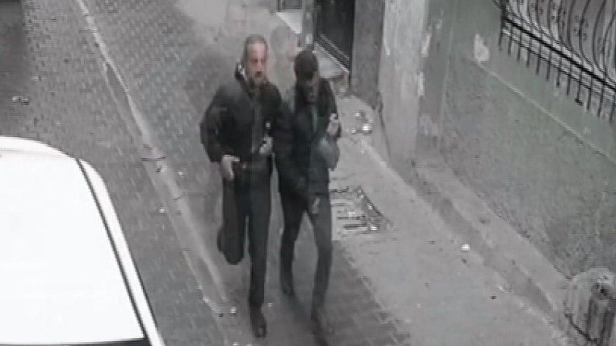 Adana’da banka çıkışında takip ettikleri vatandaşın 270 bin TL’sini çaldılar