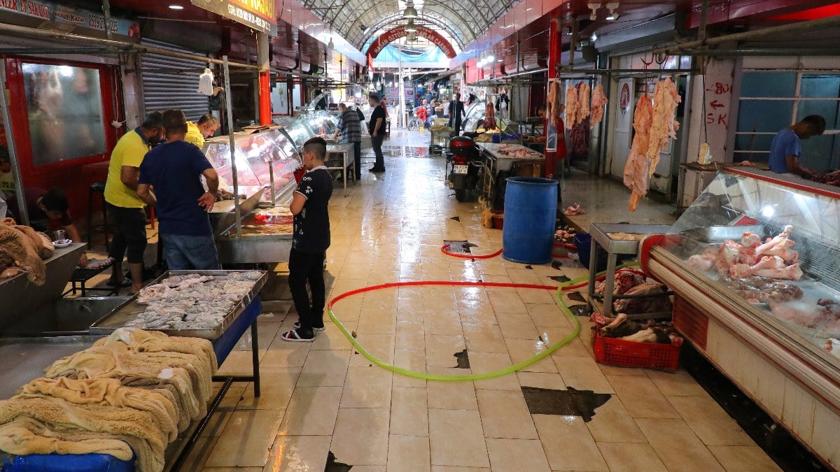 Adana’da mide bulandıran görüntü: Kilolarca et imha edildi