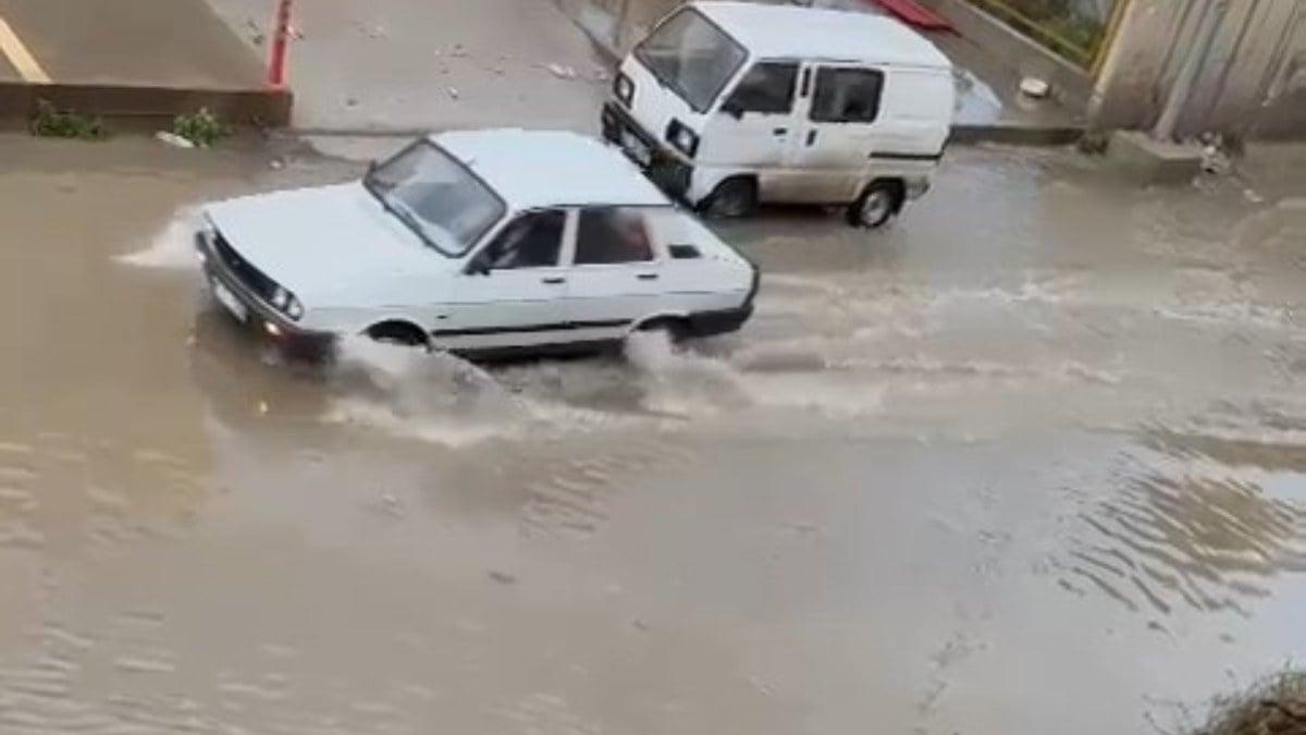 Adana’da sağanak yağmur sonrası sel baskınları oldu