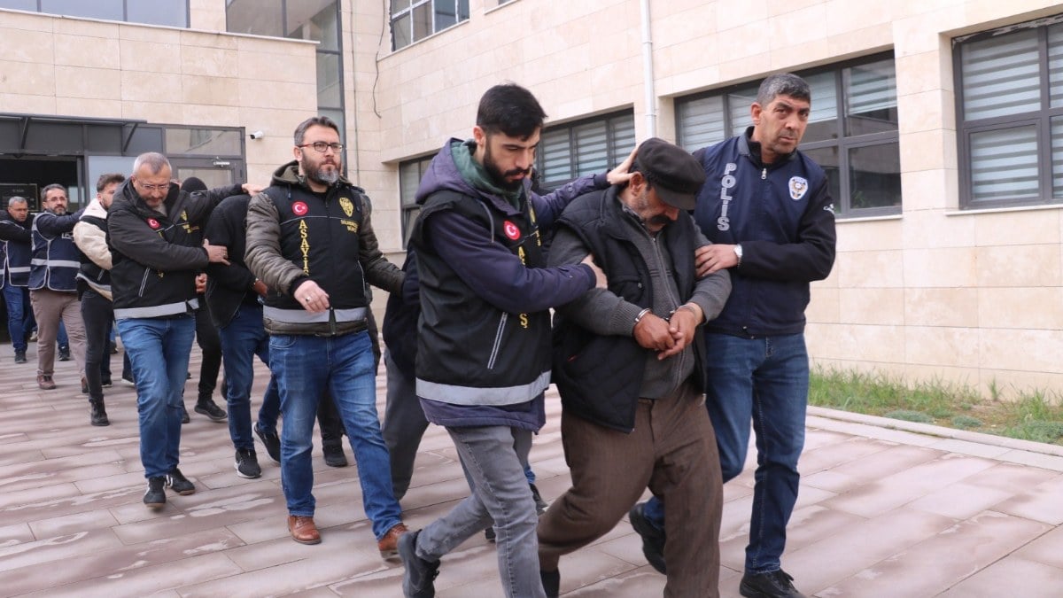 Afyonkarahisar’da sahte altın dolandırıcısı olduğu tespit edilen 19 kişi yakalandı