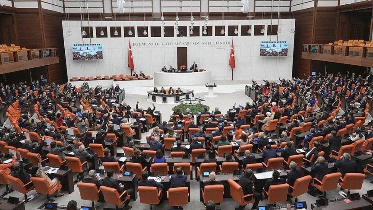 AK Parti’den yeni anayasa adımı: Bayram sonrası muhalefet ziyaret edilecek