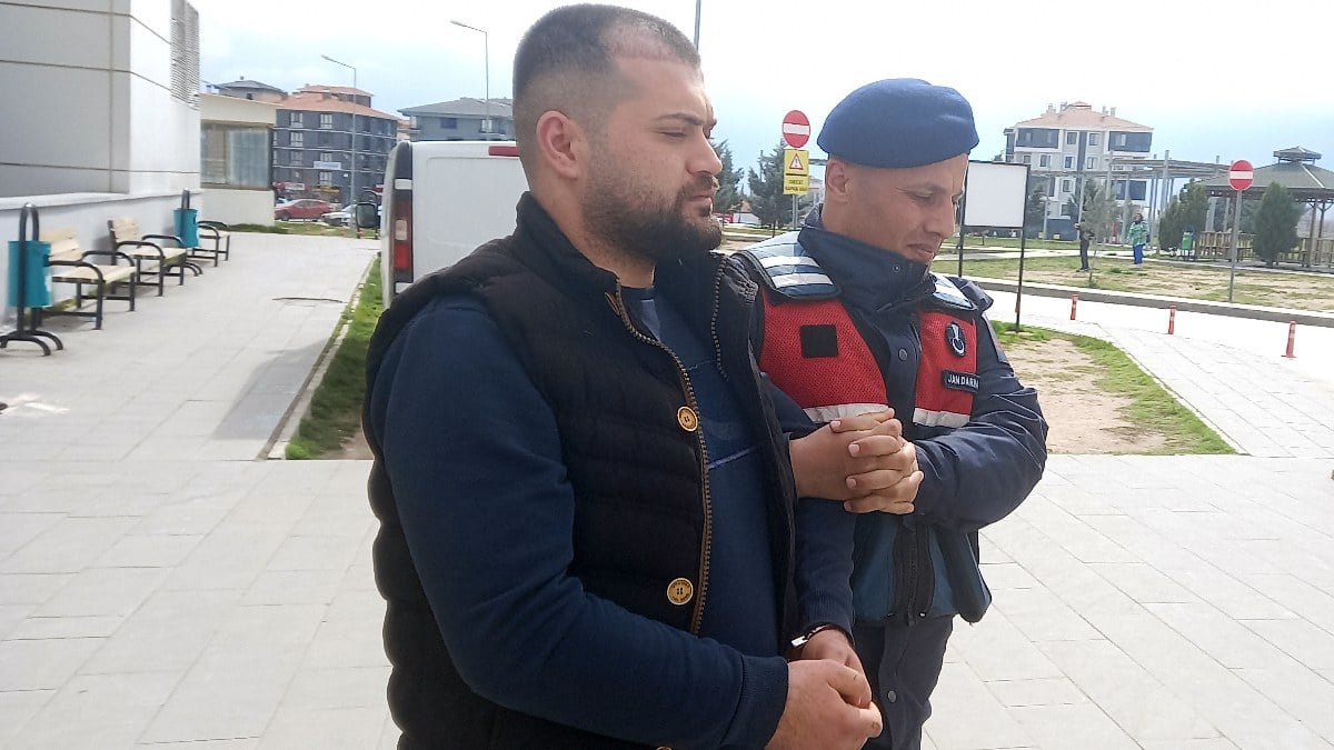 Aksaray’da babasının tartıştığı 2 kişiyi bıçakladı, arbedede kardeşini de yaraladı