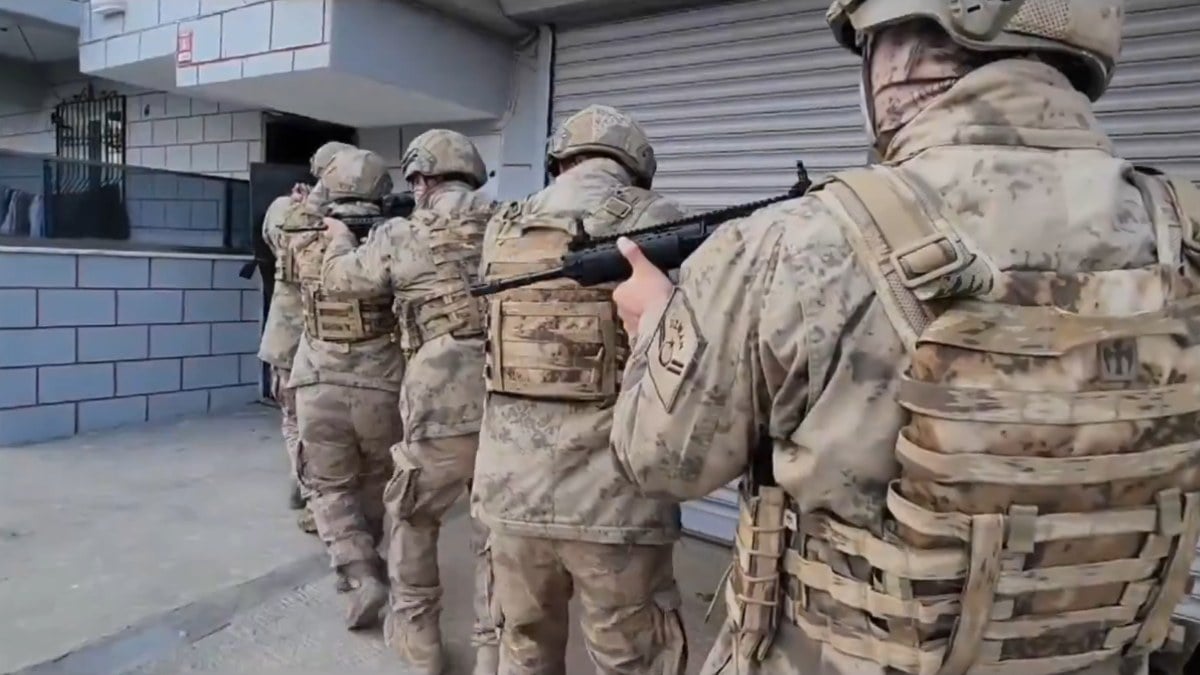 Ali Yerlikaya duyurdu! Mahzen-21 operasyonunda 13 şüpheli yakalandı