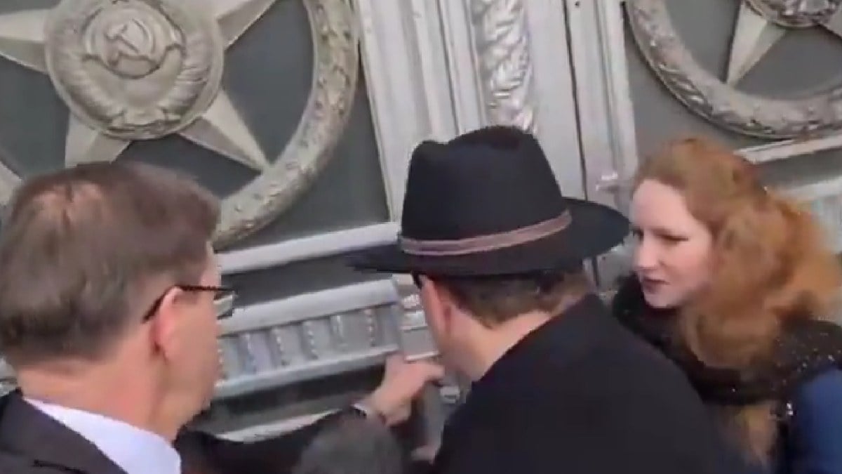 Alman büyükelçinin Rus Dışişleri Bakanlığı’na girişini engelleme çabası