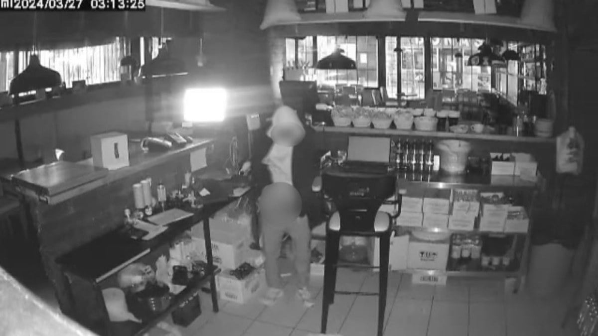 Ankara’da hırsız, girdiği dükkanın ortasına tuvaletini yaptı