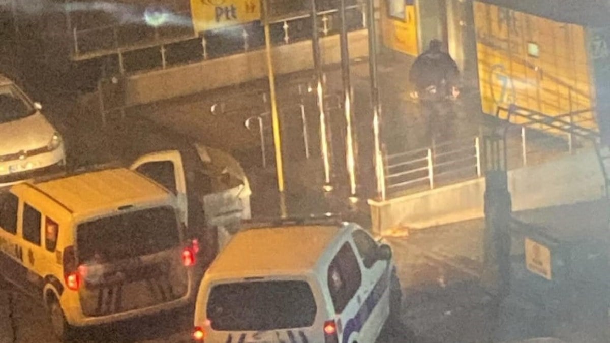 Ankara’da kargosunu teslim alamayan şahıs camları kırdı