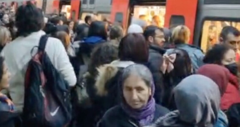 Ankara’da metro hattındaki arıza nedeniyle yolcular durakta yoğunluk oluşturdu