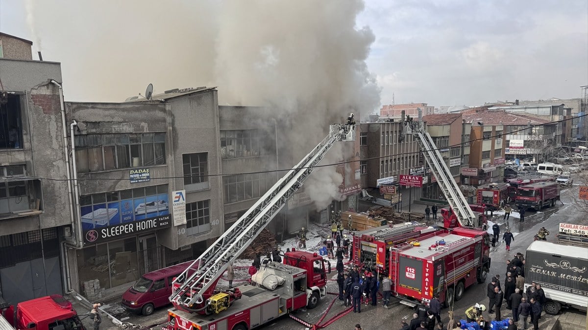 Ankara’da mobilya imalathanesinde yangın