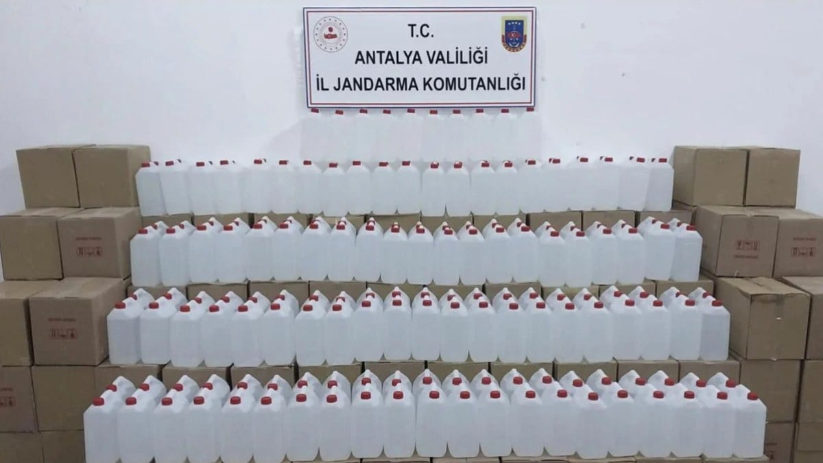 Antalya’da 7 ton kaçak etil alkol ele geçirildi