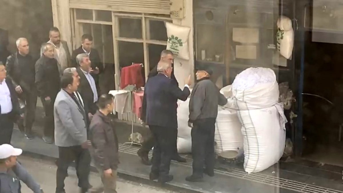 Antalya’da başkan adayı oy vermeyeceğini söyleyen vatandaşı tokatladı