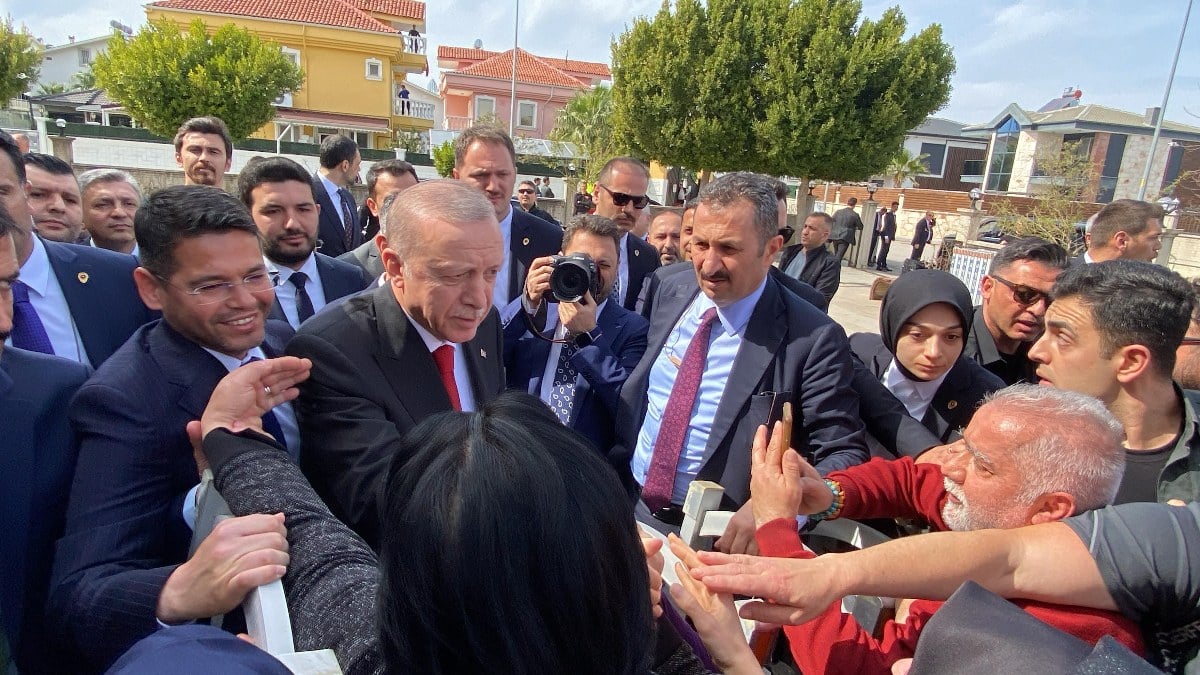 Antalya’da Cumhurbaşkanı Erdoğan’a cuma namazında yoğun ilgi