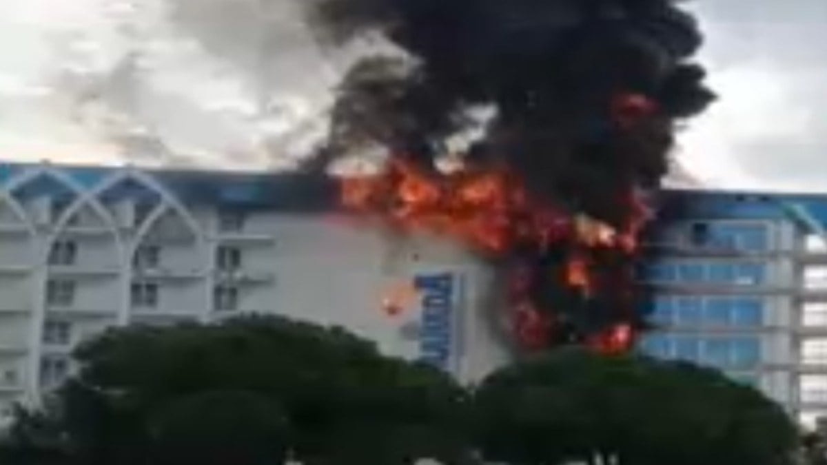 Antalya’da tadilat yapılan 5 yıldızlı otelde yangın
