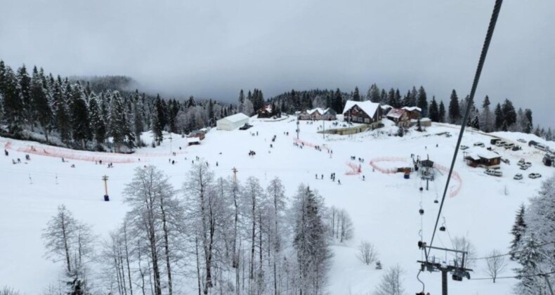 Artvin Atabarı Kayak Merkezi’nde mart karı keyfi