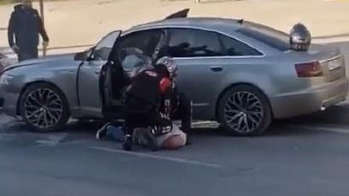 Ataşehir’de polisin ‘dur’ ihtarına uymayan sürücü gözaltına alındı