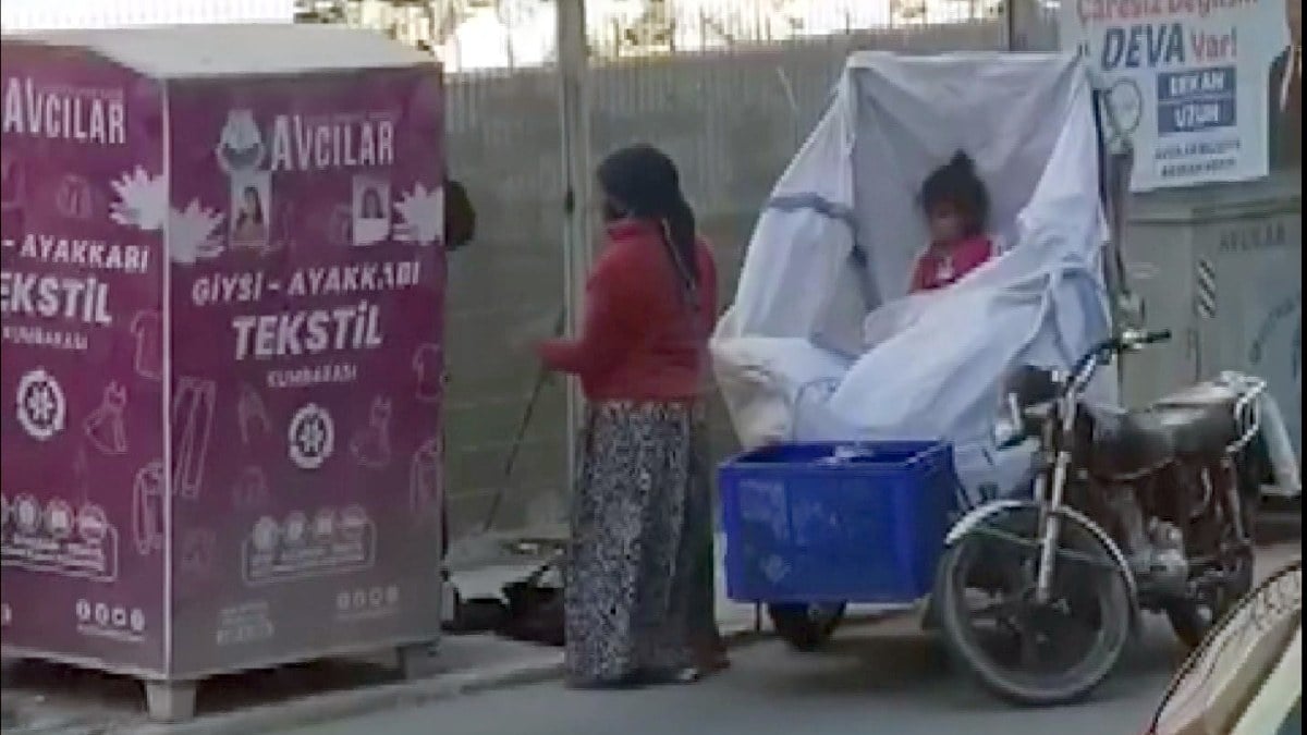 Avcılar’da giysi kumbaralarından hırsızlık yaptılar
