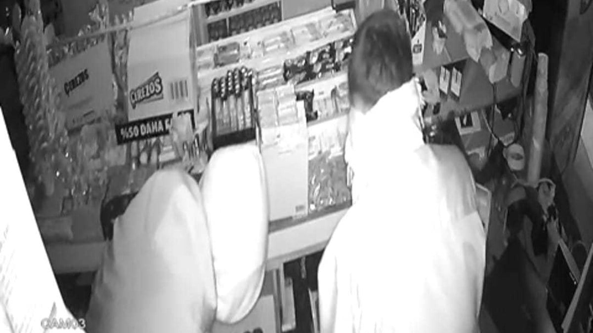 Batman’da 4 dakikada büfeden hırsızlık anı