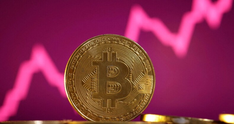 Bitcoin’den yeni rekor: 71 bin doların üzerini gördü