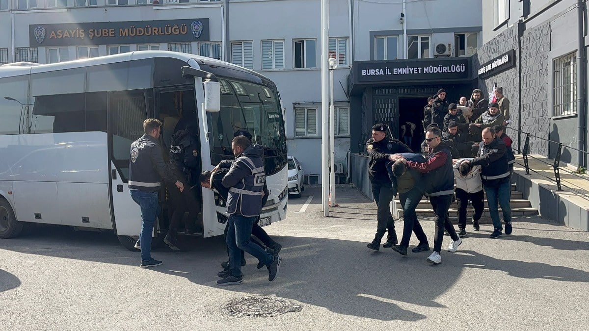 Bursa merkezli 4 ilde fuhuş operasyonunda gözaltına alınan 31 kişi adliyeye sevk edildi