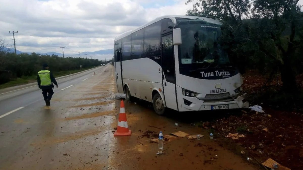 Bursa’da tır ile midibüs çarpıştı: 8 yaralı