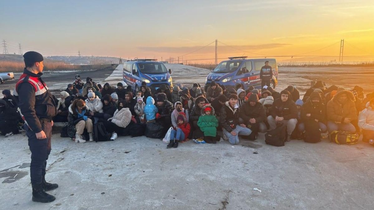 Çanakkale’de İHA destekli operasyonda 84 kaçak göçmen yakalandı