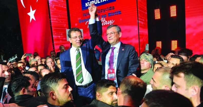 CHP’de gündem olaylı kurultay: Özgür Özel’in koltuğu tehlikede