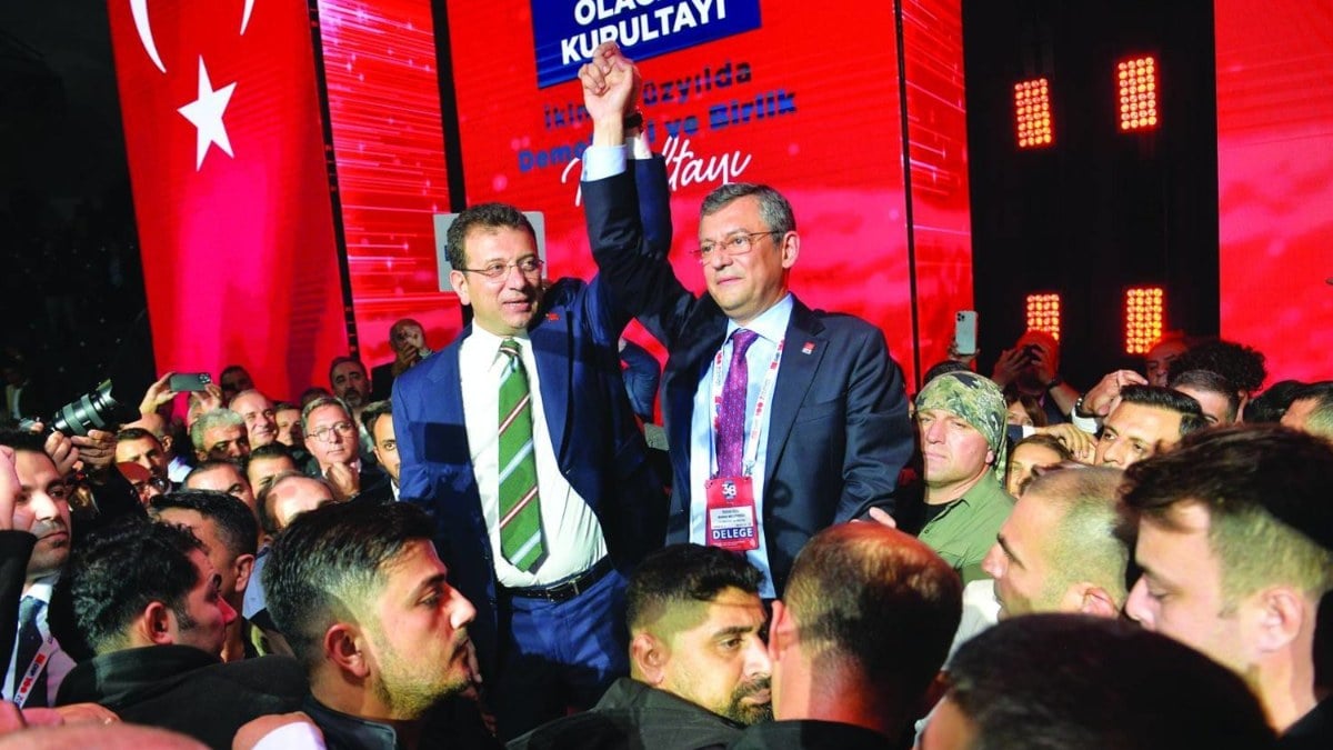 CHP’de gündem olaylı kurultay: Özgür Özel’in koltuğu tehlikede