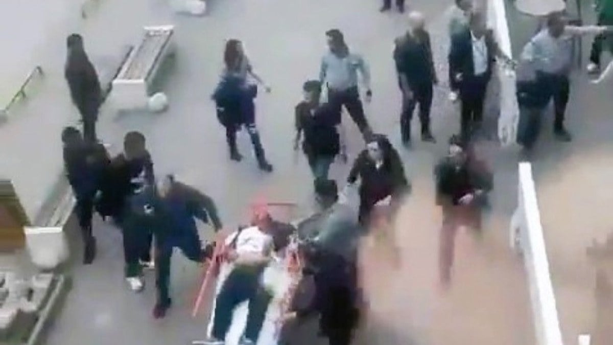 Denizli’deki hastane kafeteryasında silahlı saldırı: Panik anları kameraya böyle yansıdı