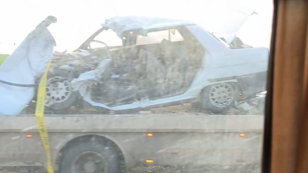 Diyarbakır’da otomobille kamyon çarpıştı: 2 ölü 1 yaralı