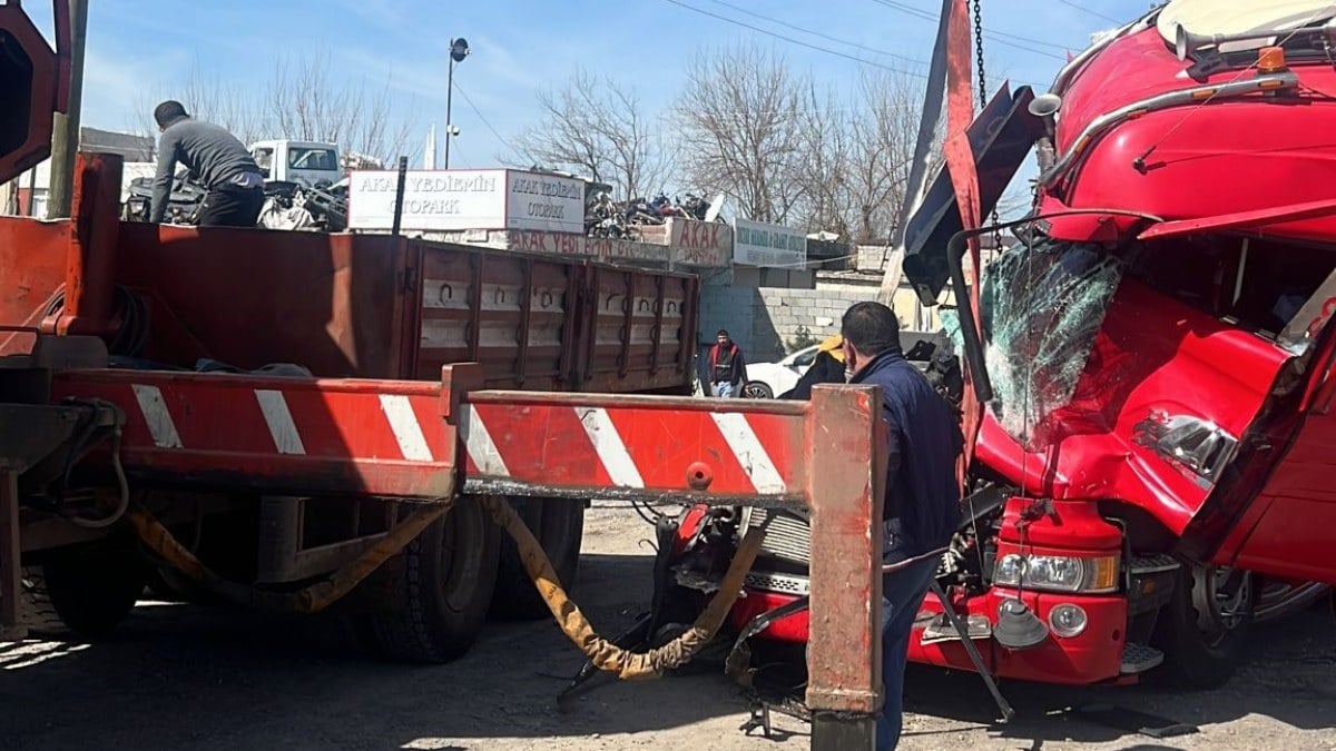 Diyarbakır’da otostop çektiği tır kaza yaptı: Hayatını kaybetti